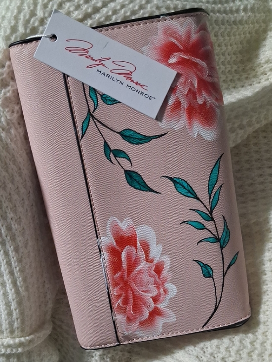 Marilyn Monroe Accessories - NWT Marilyn Monroe clutch hand purse